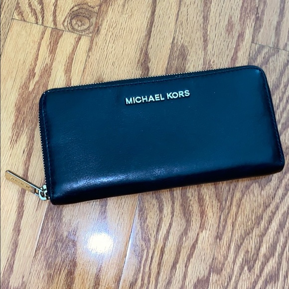 Black Leather Michael Kors Wallet - Picture 2 of 3